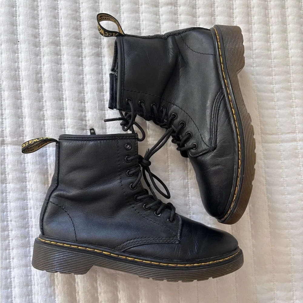 : : DR. MARTENS Kids Boots : :